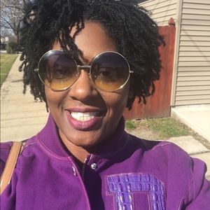 Meet your Posher, Chanel